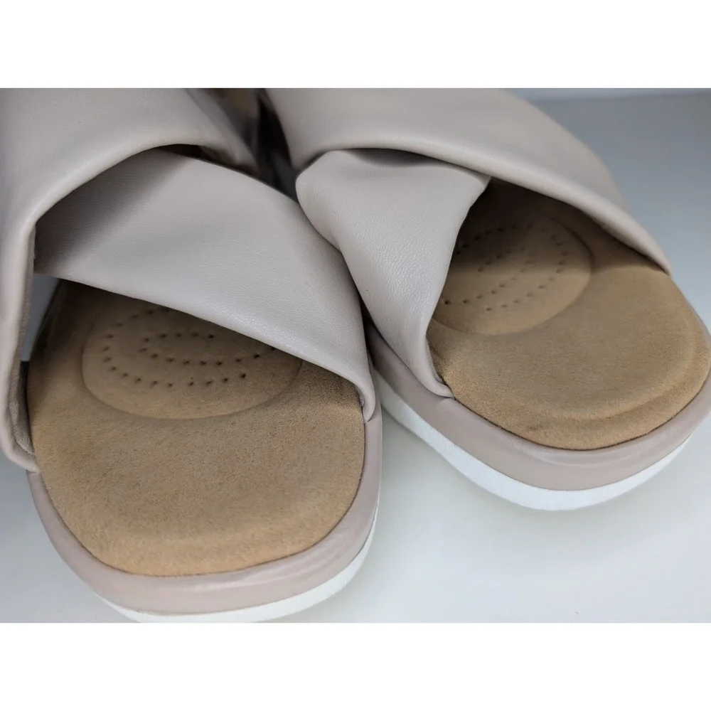 Clarks Clara Cove Sandals US 10W Wide/ UK 7.5E Sand Flatform PU RMF23-SM